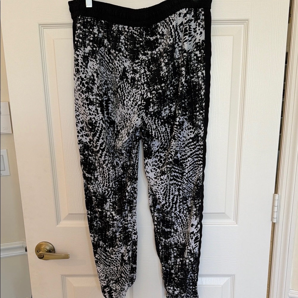 Black & White Patterned womens Jogger Pants - Picture 3 of 7